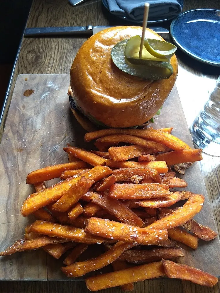 Cheeseburger and Sweet Potato Fries